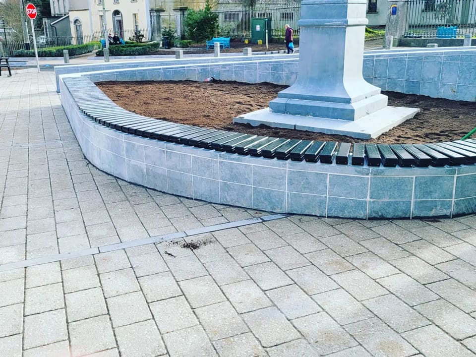 Curved black plastic bench - Recycled Plastic Products - Manufacturer NGP Next Generation Plastics Curved black plastic bench - Recycled Plastic Products - Manufacturer NGP Next Generation Plastics